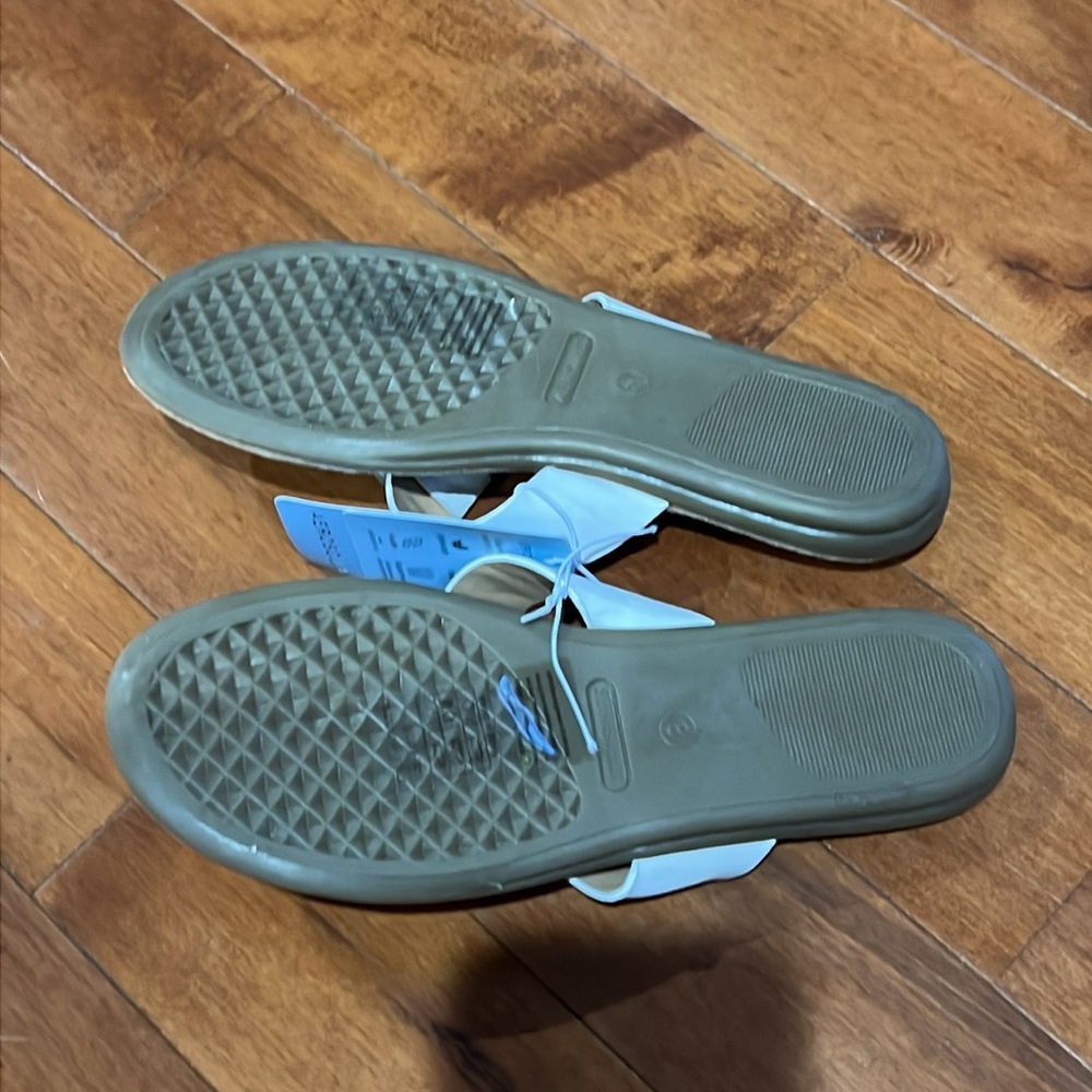 Aerosoles White Jackie Thong Sandals - Size 8 NWT - Picture 3 of 3